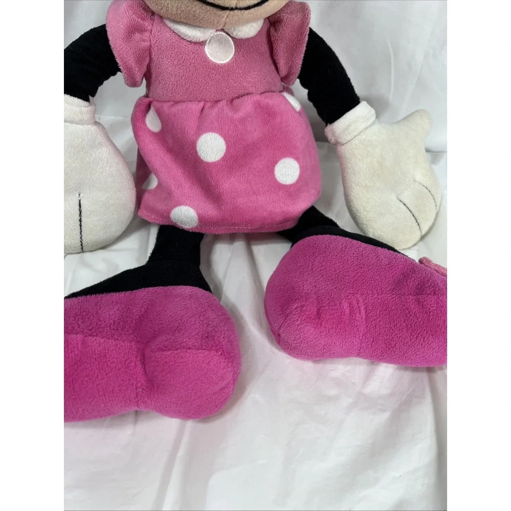 Disney Store Exclusive Minnie Mouse 21